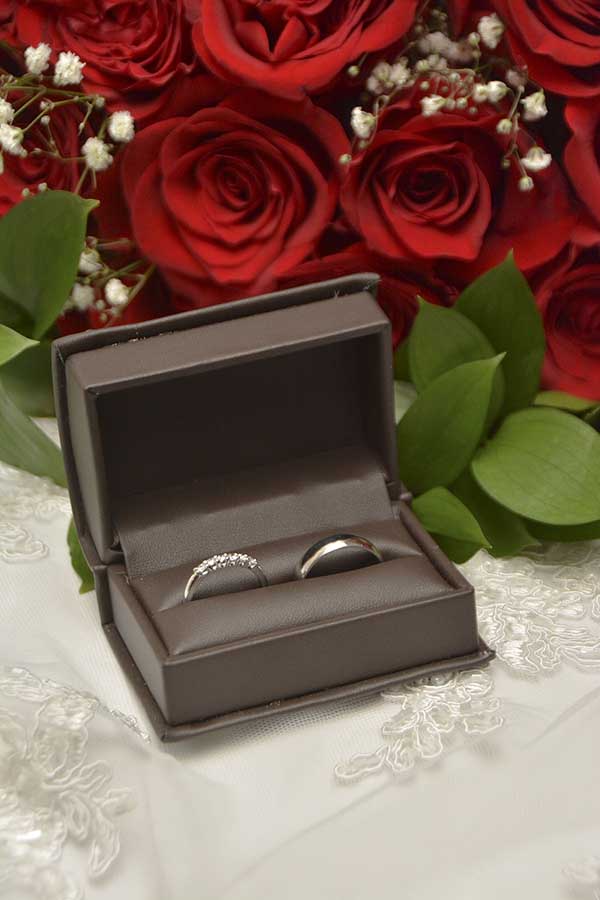 platinum wedding idea - photography wedding bands rings